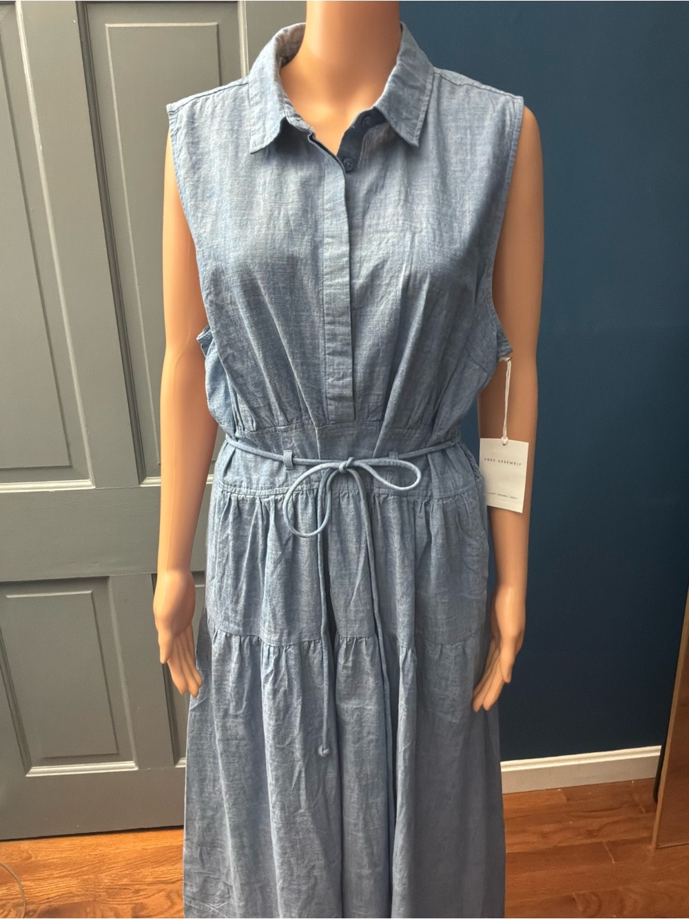 Sleeveless Tie-Waist Chambray Midi Dress - Blue - Picture 3 of 5
